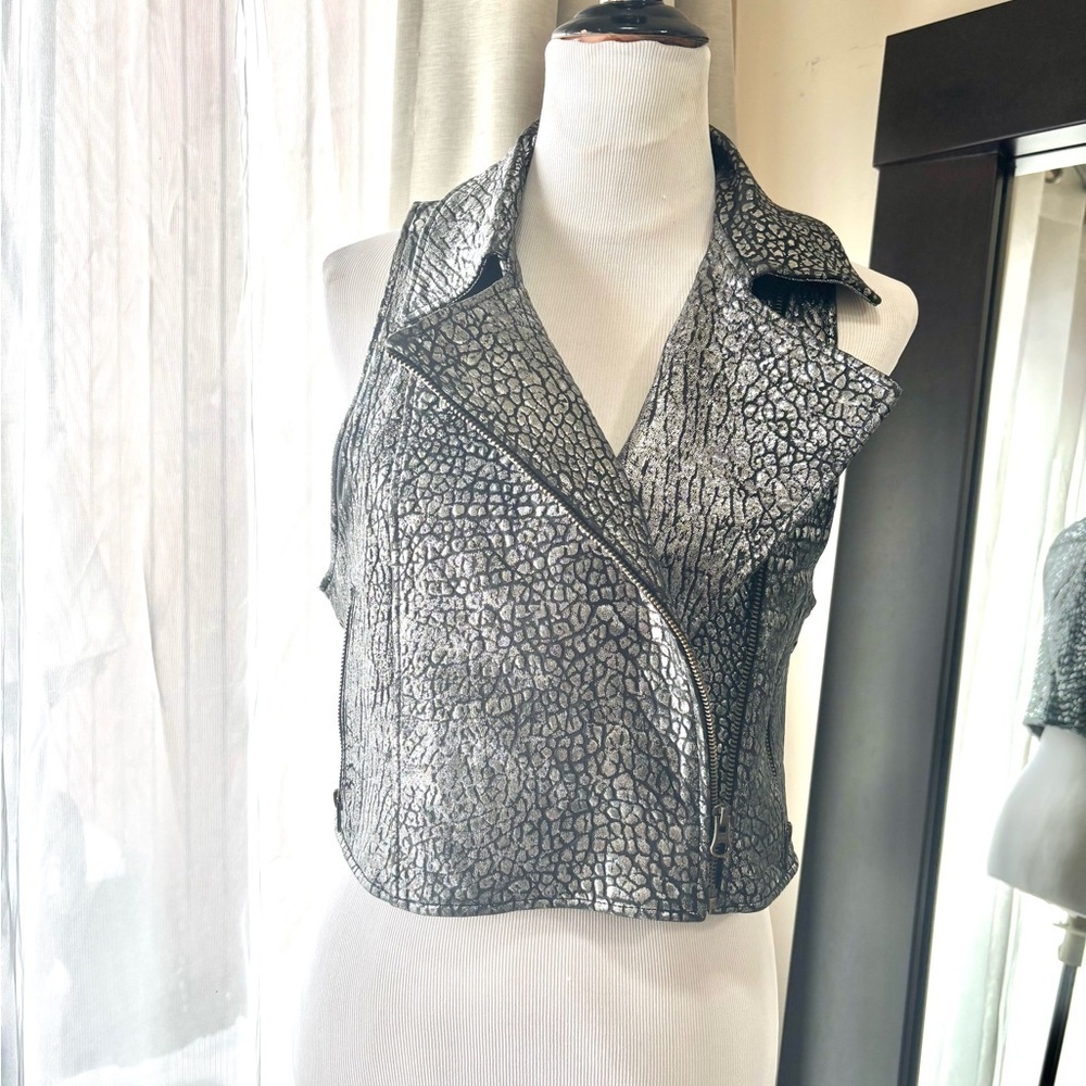🤘🖤✨ Vintage Rock & Roll Royalty: Mike & Chris Cropped Moto Vest – Small ✨🖤🤘